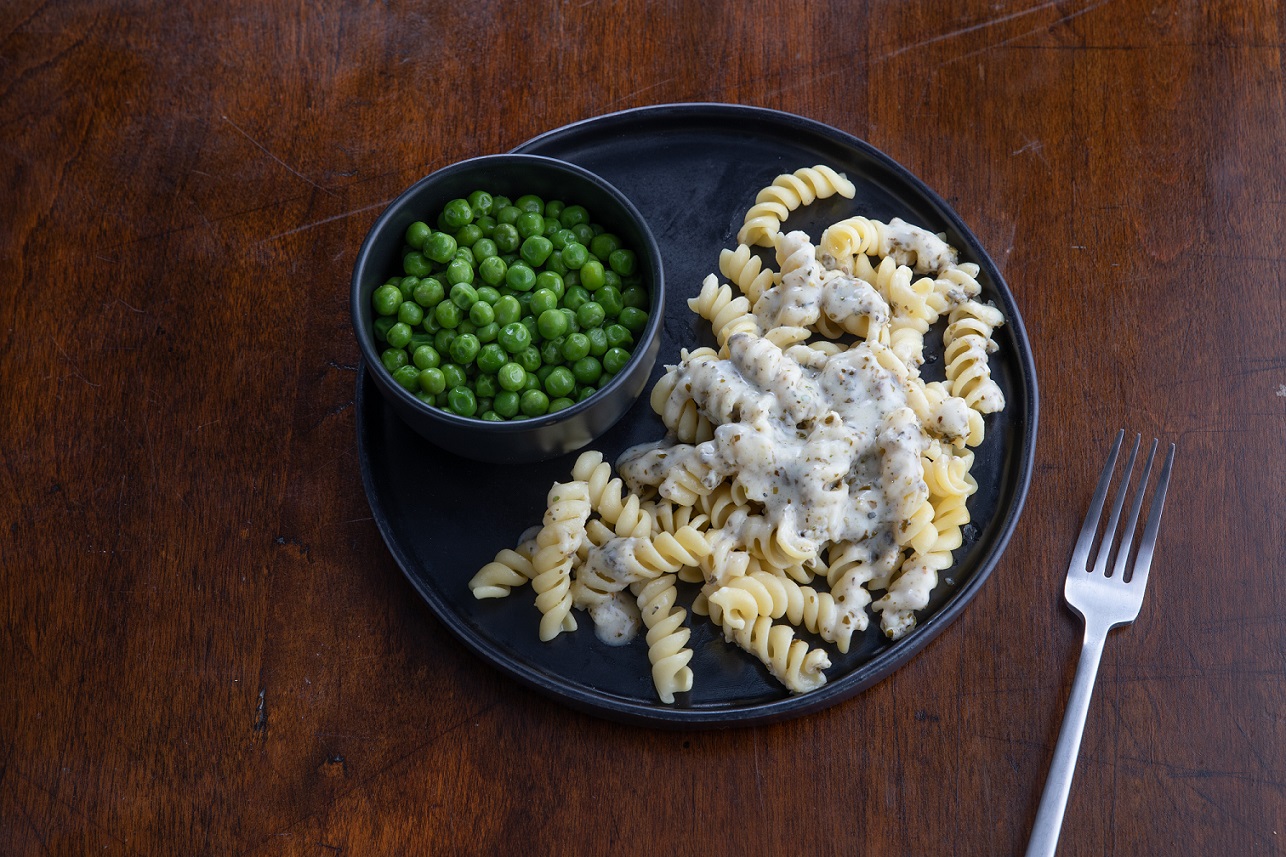 Gluten Free Rotini, Pesto Sauce and Seasoned Peas